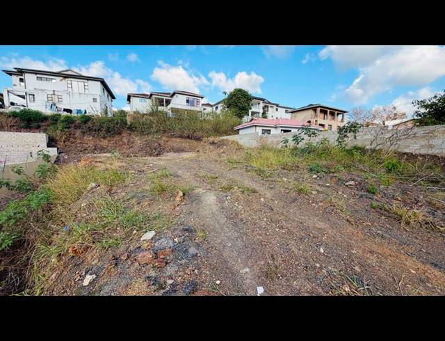 LAND FOR SALE IN UMKUMBAAN